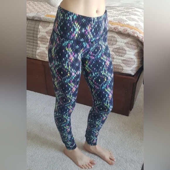 Victoria's Secret Multicolor Tribal Aztec Print
Knockout Tight Leggings XS - Picture 13 of 14